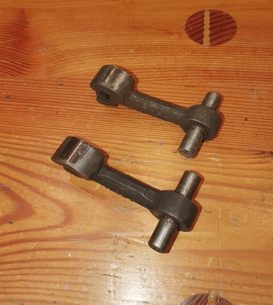 Cam Follower Pair. Inlet or Exhaust Crankcase Norton ES2, Mod. 18, 16H