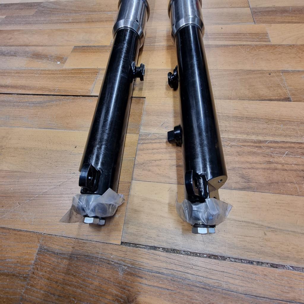 正規品／トライアンフ TRIUMPH純正 FORK ASSEMBLY，FRONT ｜ T2040531