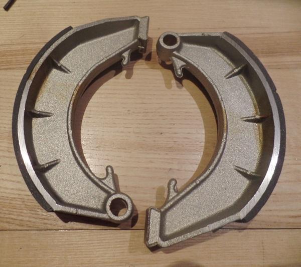 Norton Atlas Brake Shoes 8&quot; / Pair front single leading