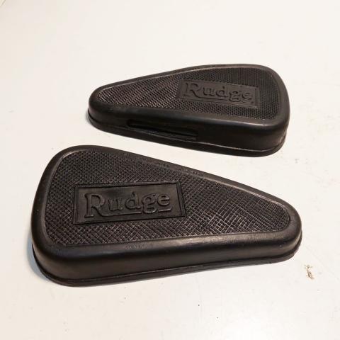 Rudge Kneegrip Rubbers with Cut Out /Pair