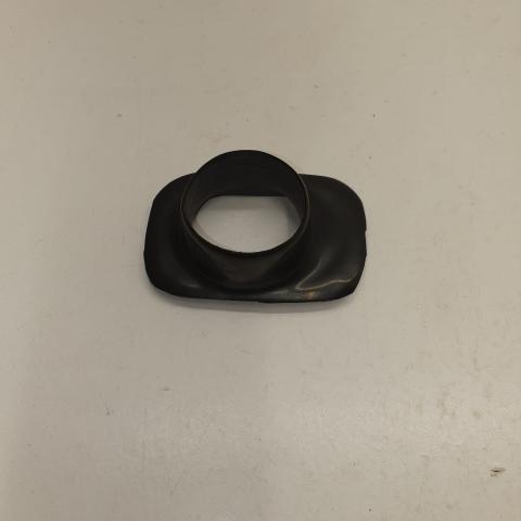 Connector Pipe f. Carb. TR7