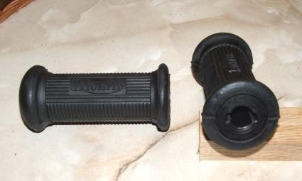Triumph Footrest Rubbers /Pair with Logo