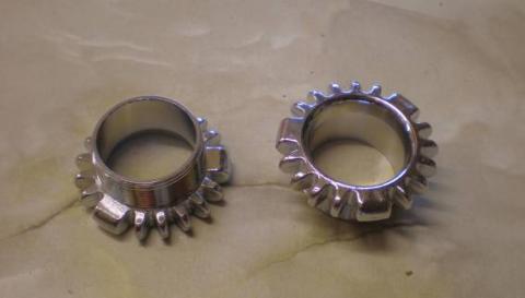 Norton Auspuff Rosetten/Muttern Chrom /Paar 1 5/8"