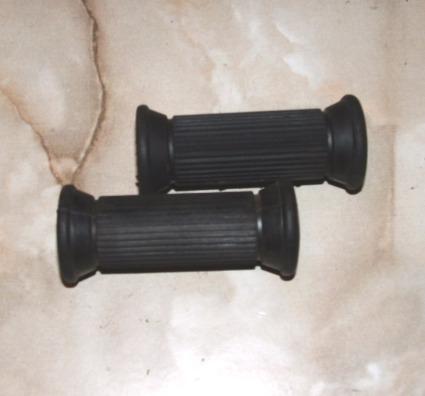 Norton Commando Rear Footrest Rubbers /Pair