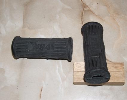 BSA A50 A65 A10 Front Footrest Rubbers with Logo /Pair