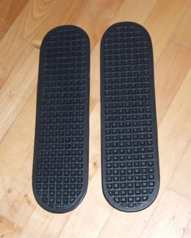 BSA Footboard Rubbers /Pair without holes