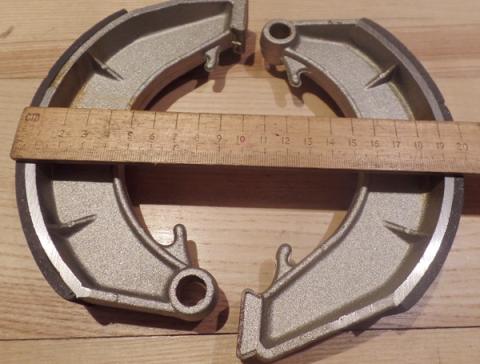 Norton Atlas Brake Shoes 8" / Pair front single leading