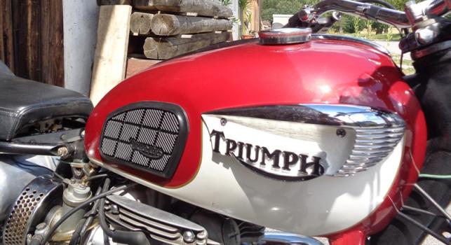 Triumph T120 