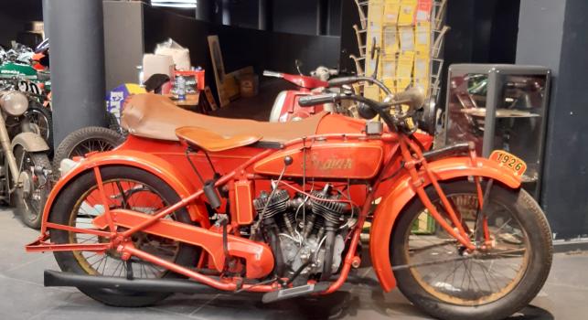 Indian Big Chief 74ci 1926 with side car 