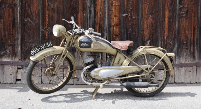 Monet Goyon. ca.1952. 100cc