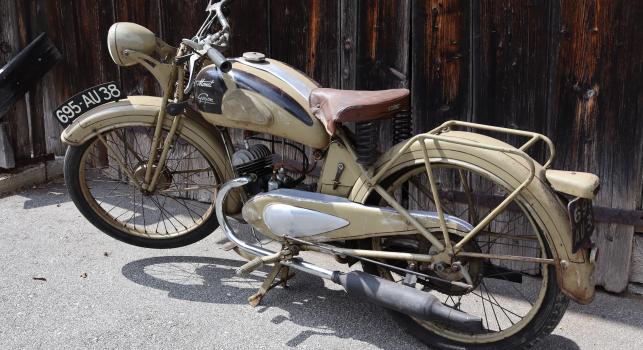 Monet Goyon. ca.1952. 100cc