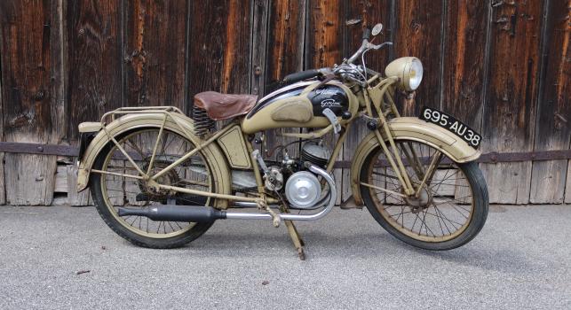 Monet Goyon. ca.1952. 100cc