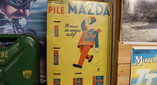 Pile Mazda Sign