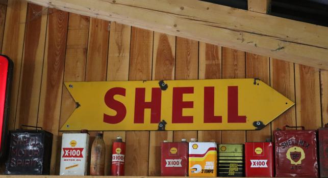 Shell arrow Sign