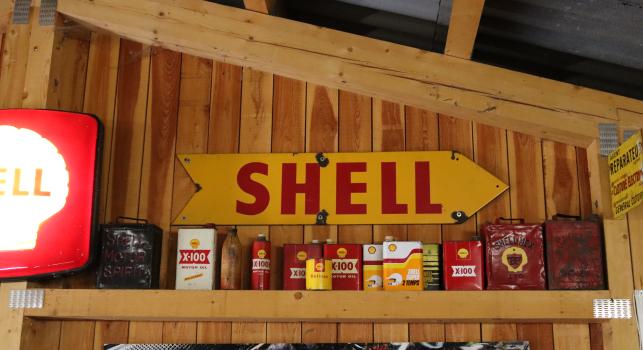Shell arrow Sign