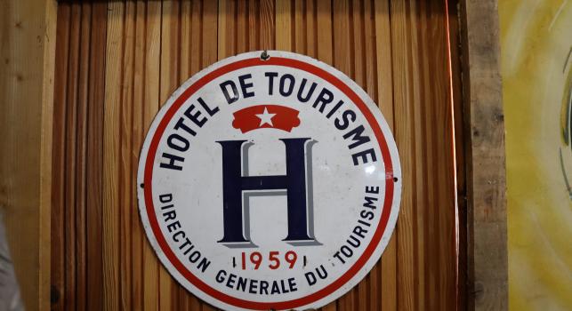 Hotel de Tourisme Sign
