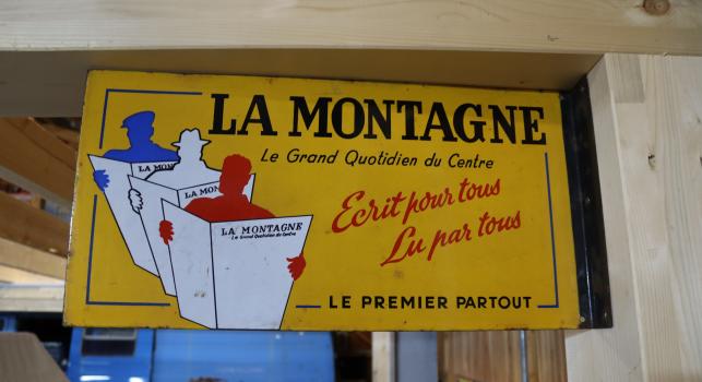 La Montagne Sign