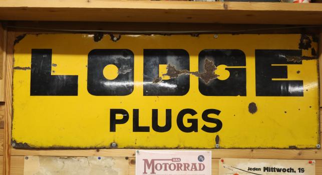 Lodge Plugs Sign