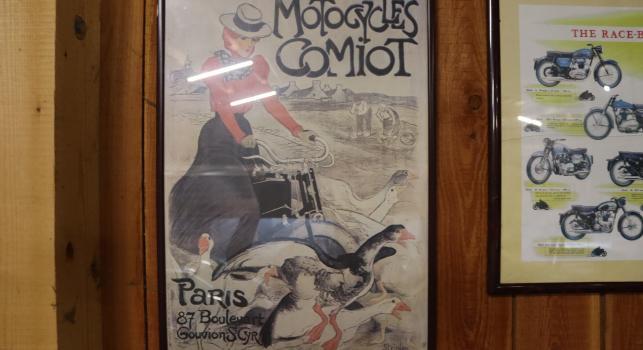 Motorcycles comiot gehramtes Bild
