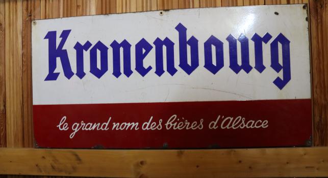 Tetley Schild