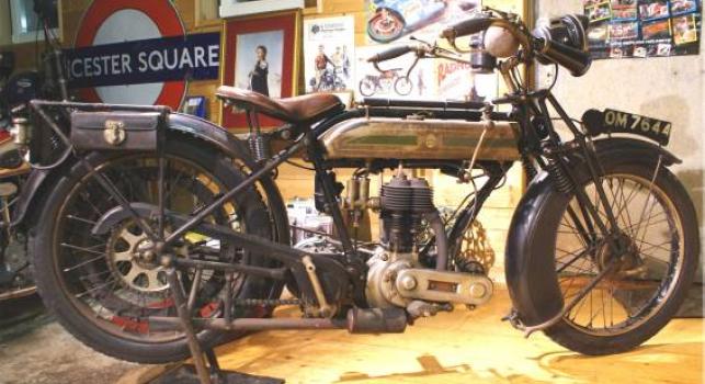 Triumph SD 1925 557cc original paint