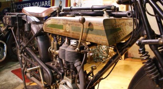 Triumph SD 1925 557cc original paint