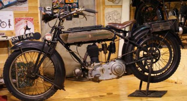 Triumph SD 1925 557cc original paint