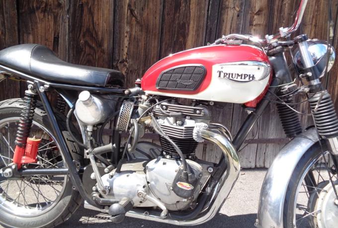 Triumph T120 