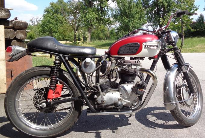 Triumph T120 