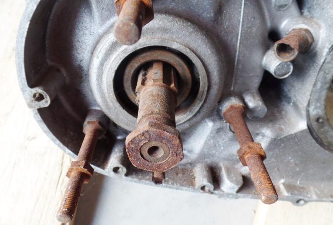 Triumph T100R Crankshaft and Housing H60208 used