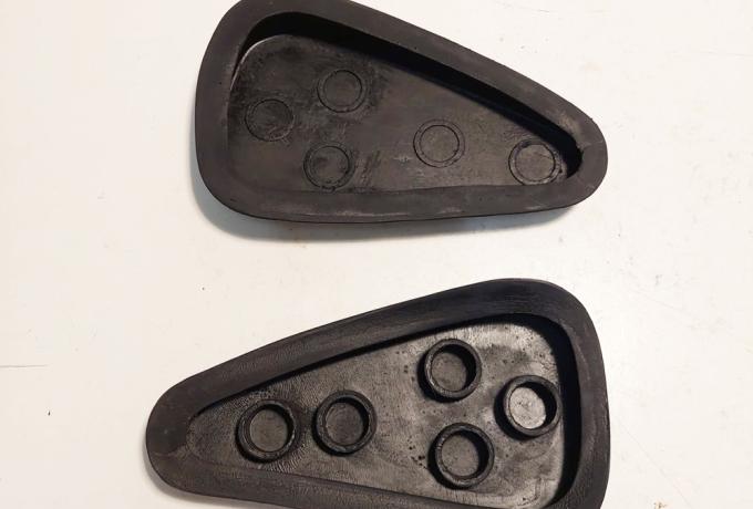 Rudge Kneegrip Rubbers with Cut Out /Pair