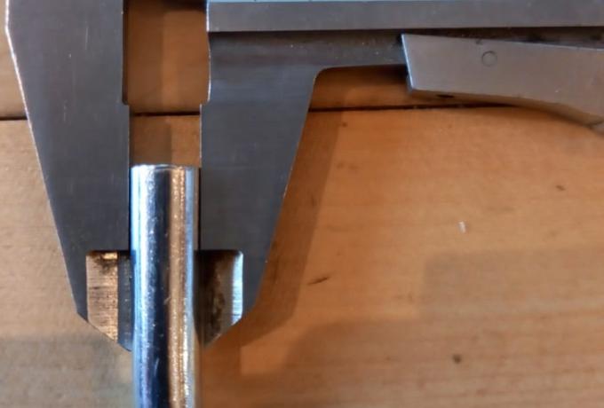 Fuel Pipe - 90 Degrees with nut 1/4"