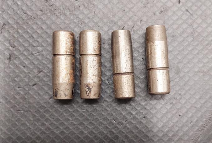 Triumph Valve Guide Short NOS. Set of 4