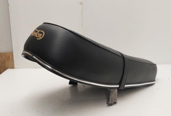 Norton Seat Commando 750cc Ribbed with band GOLD