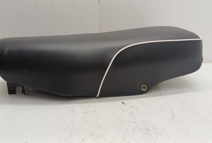 AJS. Matchless. AMC. Dual Seat with Eyeletts. White Piping. - not perfect