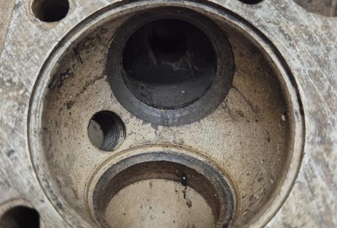 Triumph T100 Cylinder Head used