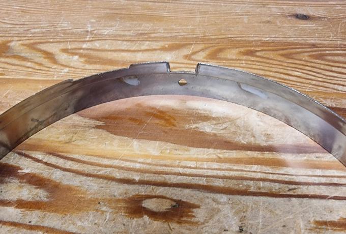 Inner Headlamp Rim 7" chromed.