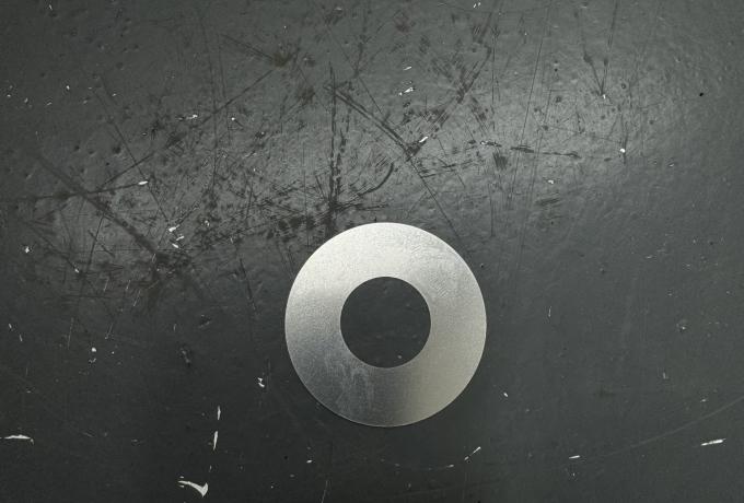 Crankcase oil retaining shim