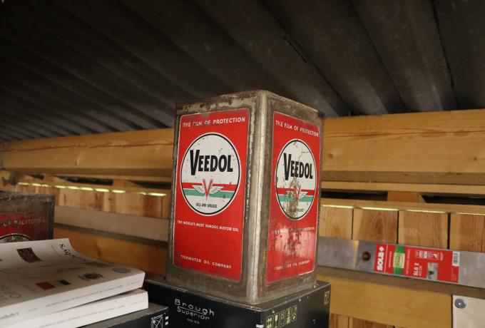 Veedol oil can