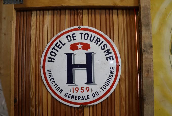 Hotel de Tourisme Sign