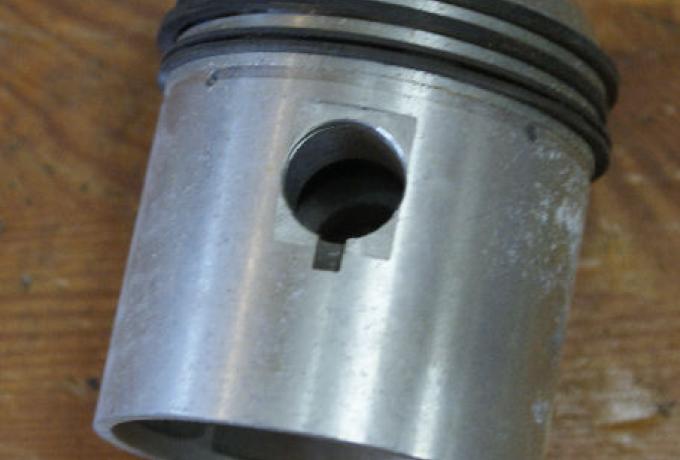 Triumph Kolben 1748 +010