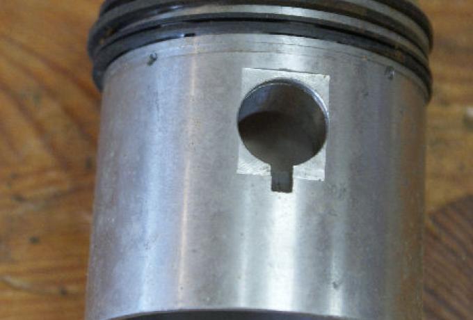 Triumph Kolben 1748 +005