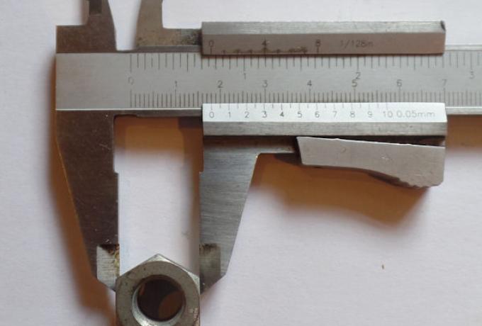 Triumph/Norton T-Type Mutter 7/16" UNC selbstsichernd