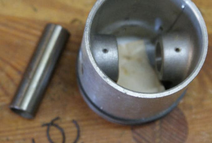 Triumph Kolben 1748 +005