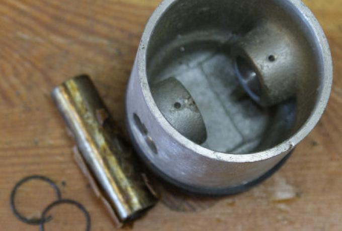 Triumph Kolben 1748 +010