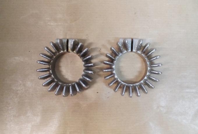 Triumph Auspuff Rosette/ Mutter 500ccm 1 5/8"-42 mm Paar