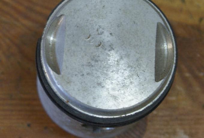 Triumph Kolben 1748 +010