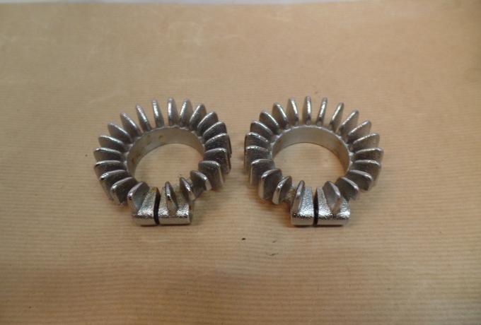 Triumph Auspuff Rosette/ Mutter 500ccm 1 5/8"-42 mm Paar