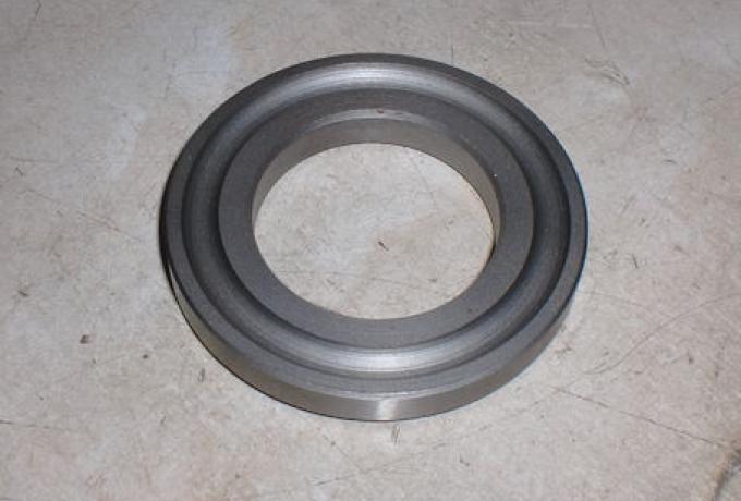 AJS/Matchless Ball Race for Handlebars Lug. Top.