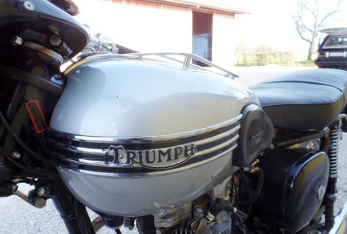 Triumph T100
